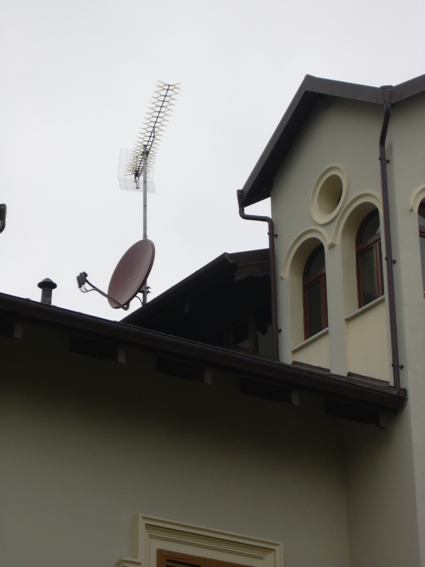 Antenna terrestre e parabolica Antenna terrestre e parabolica